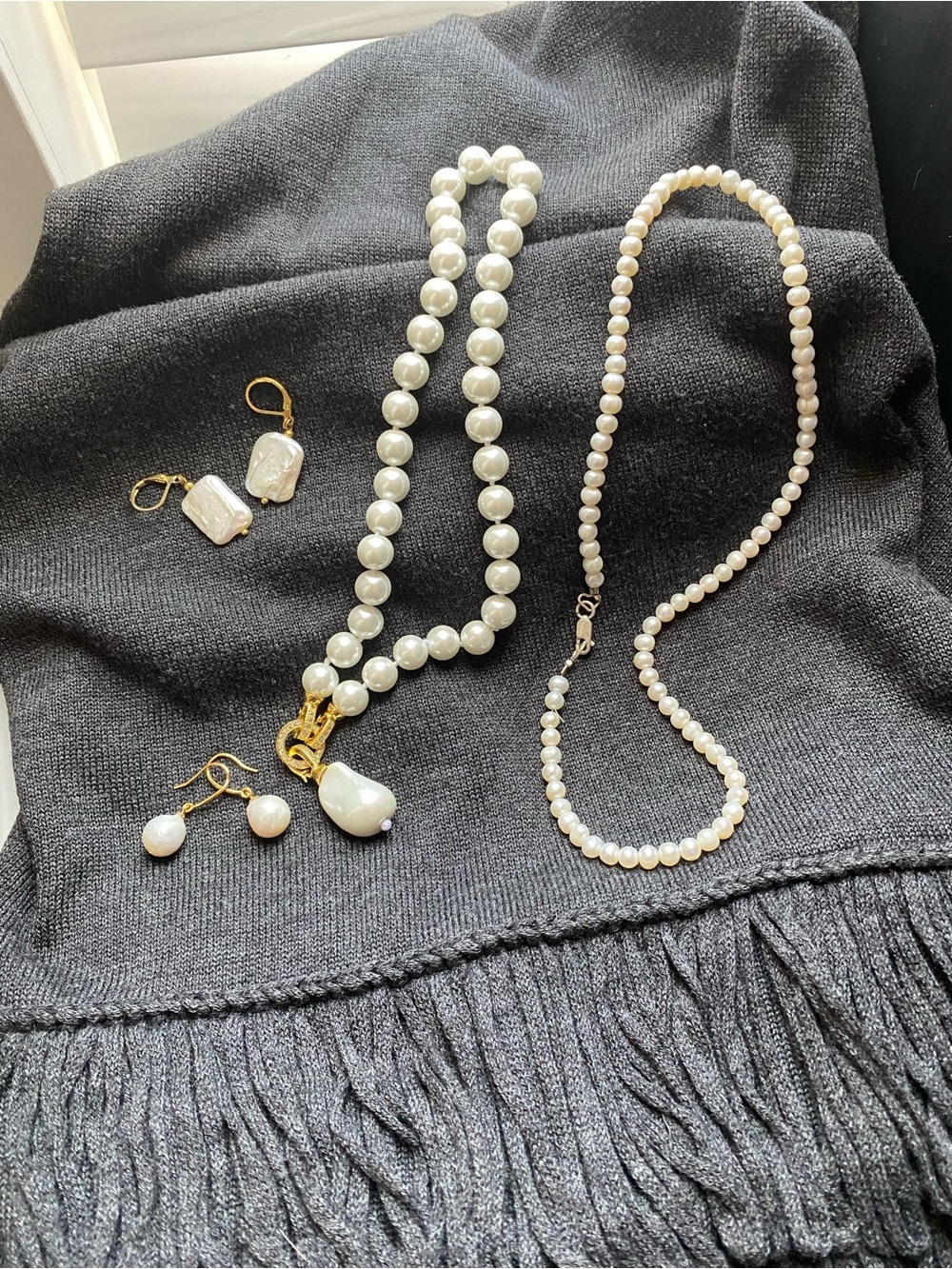 Source Unknown Pearl Drop Earrings in White and Gold (earrings only)